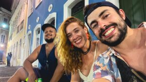Daniela Paschoal Instagram - cheios de axé! 💛✨