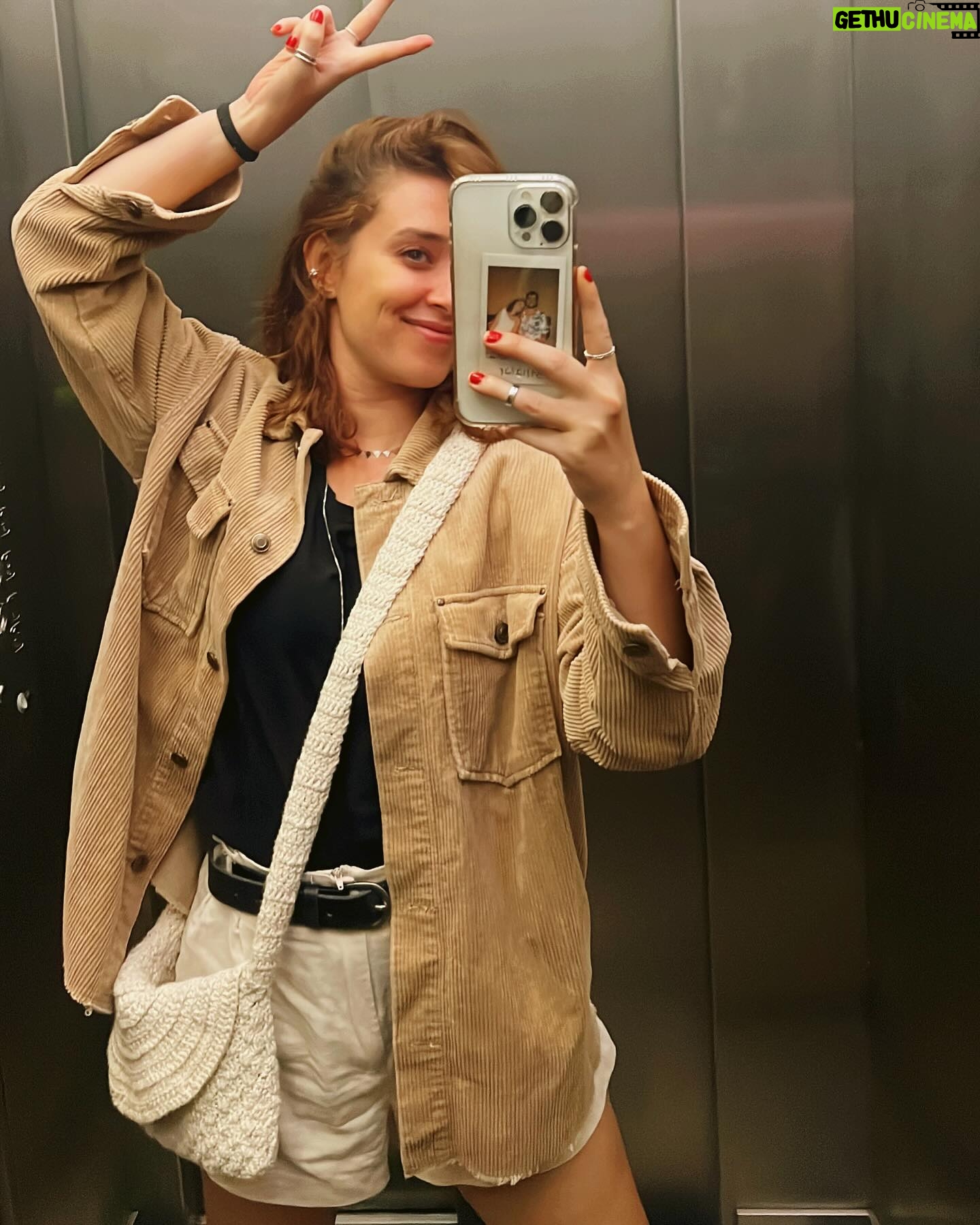 Daniela Paschoal - 3 Likes - da sƩrie - espelho .