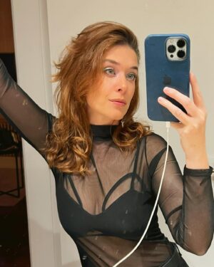 Daniela Paschoal Instagram - da série - espelho .