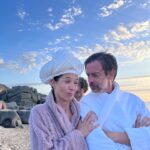 Daniela Ramírez Instagram - La playa 🎬 familia elegida 💫 • @nestorcantillana @marianaloyolaruz @clemerodriguezruiz @helenmrugalskiofc @nayrailic
