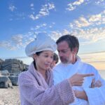 Daniela Ramírez Instagram - La playa 🎬 familia elegida 💫 • @nestorcantillana @marianaloyolaruz @clemerodriguezruiz @helenmrugalskiofc @nayrailic