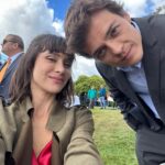 Daniela Ramírez Instagram - Gracias a todo este amado equipo por esta hermosa y mágica historia ! Con una sensación nostálgica de reafirmar que lo que hacemos tiene tanto más valor cuando el amor y admiración están de la mano. Aprendí tanto de cada uno, di tantos abrazos y besos y risas que no lo puedo entender. Fui muy feliz de verdad .. aquí está parte de nuestro corazón abierto, y con la satisfacción de haber ganado amigos y compañeros de verdad💫por más historias así❤️ GRACIAS A TODOS !!!! La Antonia se despide y aprendió mucho🌱