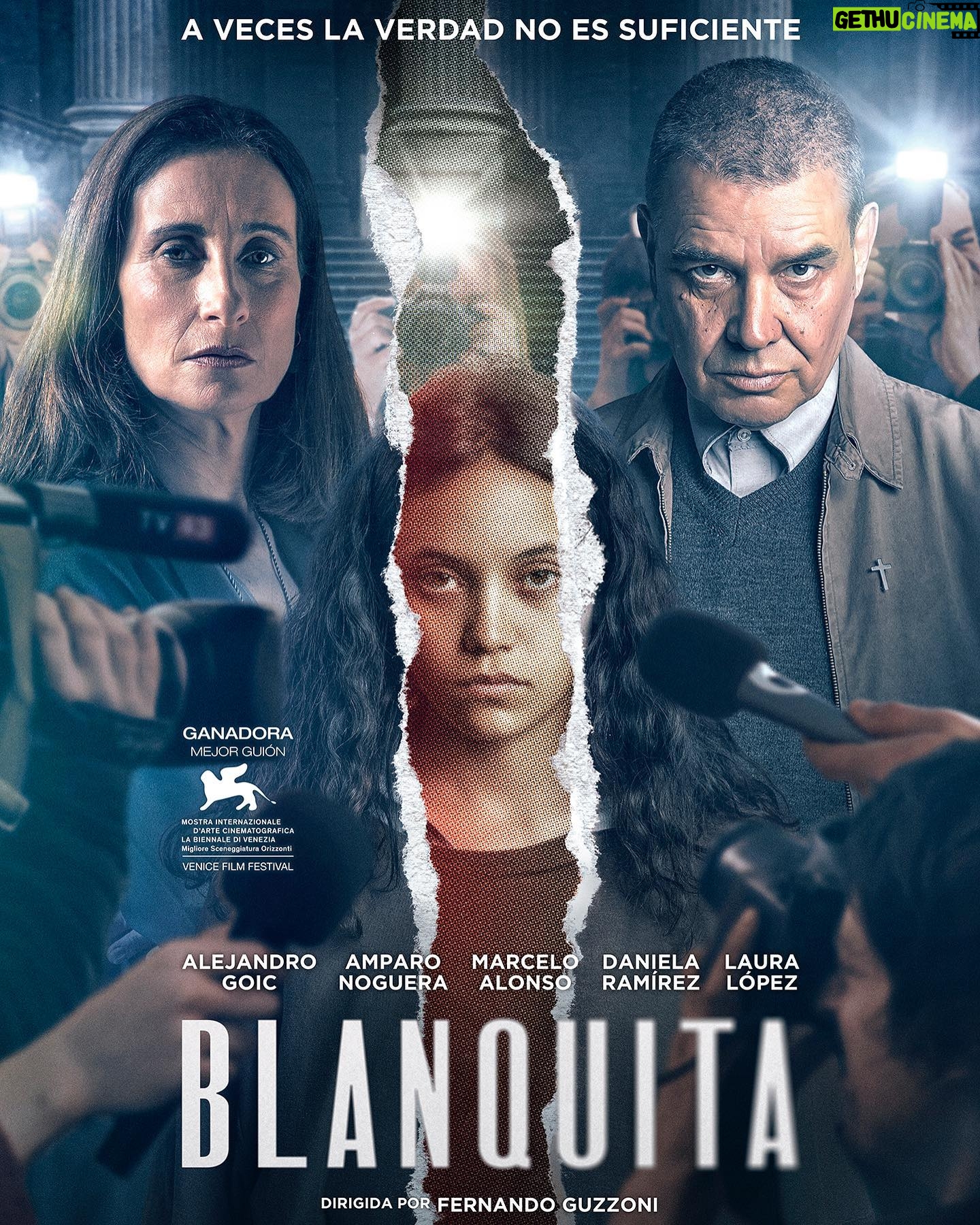 Daniela Ramírez Instagram - Avant premiere BLANQUITA de @fernandoguzzoni 🎬 Desde mañana 27 de abril en cines. Gracias @midorindumentaria por acompañarme con este hermoso conjunto. 💫