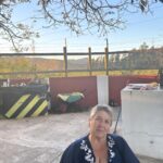 Daniela Ramírez Instagram – Diciembre cuasi febrero.
Los giros, los vientos, los grillos , la muerte.
Dormir…callarme , mirar a los ojos . Mirar de  verdad a los ojos.
Cambiar de risa . Cambiar algo. Transformar pensamientos conductas.el corazón . Palomita vuélvete que se te quedo algo. Algo lindo.
Lo juro🫀
