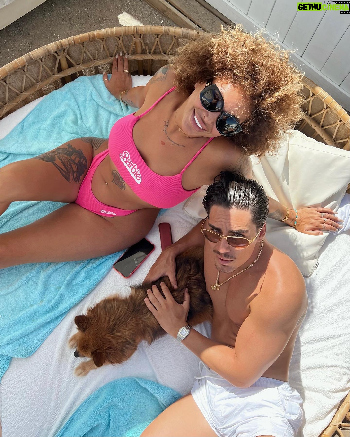 Daniela Santiago Instagram - Otro año más en mi paraíso favorito,, Se marcha agosto y con el mis vacaciones quiero agradecer a todo el maravilloso equipo que forma @edenbeachtorremolinos y en especial a mi querido @antonioedentorremolinos por acogerme otro añito mas y dejarme disfrutar tantísimo de estos días de descanso, me habéis cuidado y mimado como a una reina , solo tengo palabras bonitas y de agradecimiento para todos vosotros !! Nos veremos muy pronto !! Te quiero!! 🩵