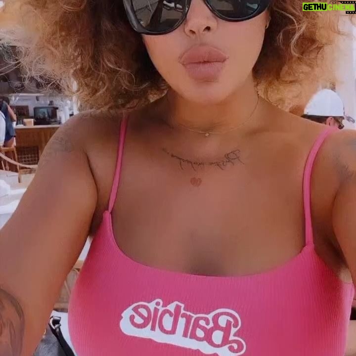 Daniela Santiago Instagram - Otro año más en mi paraíso favorito,, Se marcha agosto y con el mis vacaciones quiero agradecer a todo el maravilloso equipo que forma @edenbeachtorremolinos y en especial a mi querido @antonioedentorremolinos por acogerme otro añito mas y dejarme disfrutar tantísimo de estos días de descanso, me habéis cuidado y mimado como a una reina , solo tengo palabras bonitas y de agradecimiento para todos vosotros !! Nos veremos muy pronto !! Te quiero!! 🩵