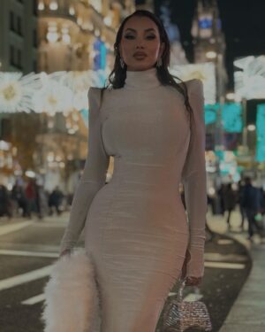 Daniela Santiago Instagram - Last night @vestidasdeazulserie 💙

@atresplayer @sumacontent @atresmediacom . 

Dress by @antonioacostaofficial 

Makeup by @mr.davidlopez @yslbeauty 

Nails by @unoa_unasyestetica

@clinicasdiegodeleon 🩵