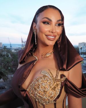 Daniela Santiago Instagram - Muy agradecida de volver a pisar esta alfombra roja en @festivalmalaga  me siento entusiasmada de estar de nuevo en mí  tierra rodeada por tanto talento . ❤️

Fotografía: @anabelenfotografa @alexzeapress 

Makeup & hair @veronica__ruz by @yslbeauty 
 
Vestido : @antonioacostaofficial 
Joyas @antonioacostajewerly 

Muchísimas gracias a todo este maravilloso equipo ! 

@alteregotalenthouse ❤️

#ysbeuty  #makeoplook

Uńas by @angelica_corrales__
