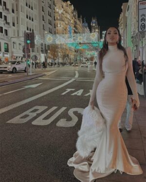 Daniela Santiago Instagram - Last night @vestidasdeazulserie 💙

@atresplayer @sumacontent @atresmediacom . 

Dress by @antonioacostaofficial 

Makeup by @mr.davidlopez @yslbeauty 

Nails by @unoa_unasyestetica

@clinicasdiegodeleon 🩵