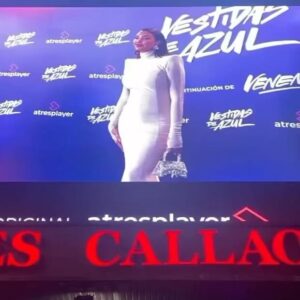 Daniela Santiago Instagram - Last night @vestidasdeazulserie 💙

@atresplayer @sumacontent @atresmediacom . 

Dress by @antonioacostaofficial 

Makeup by @mr.davidlopez @yslbeauty 

Nails by @unoa_unasyestetica

@clinicasdiegodeleon 🩵