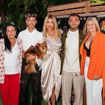 Daniela Santiago Instagram - Otro cumpleaños precioso rodeada de mi familia y amigos , Muchas gracias por hacerme sentir tan bonito !! Os ❤️!! Muchísimas gracias @ladiosamalaga por el trato tan exquisito y dejarlo todo perfecto!! Fotografía @alberreims 💖 Carrete 1 . Vienen muchas más !! 💖