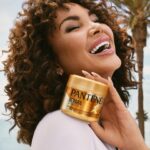 Daniela Santiago Instagram - Mi gente bonita ! Esta noticia era una de las que me hacía especial ilusión contaros , vuelvo a cumplir otro sueño y me convierto en la embajadora de cabello curly durante todo un año @pelopantene estoy súper feliz y agradecida de formar parte de esta gran familia . 🤍 Quiero agradecer lo bonito que nos trataron cuando fuimos a grabar en Sitges que fueron unos días Maravillosos y súper divertidos , muchísimas gracias a todo el equipo . 🤍 Y por supuesto a mis Maravillosas compañeras por ser únicas y mujeres a las que admiro profundamente. @pau_eche @rossydpalma @violeta @desivila98 🤍 Muchas gracias a mi equipo @alteregotalenthouse 🤍