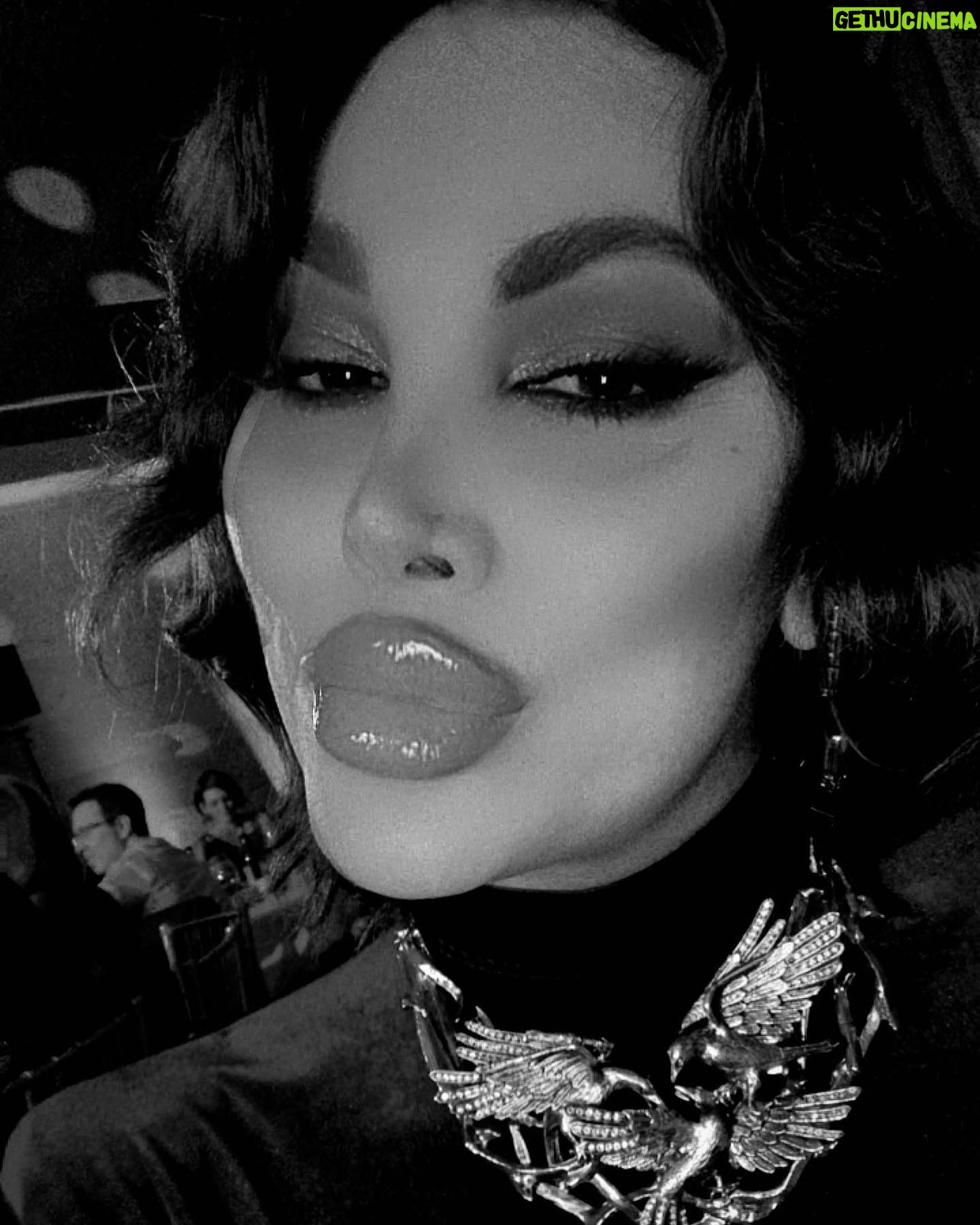 Daniela Santiago Instagram - Agradecida a @premiosferoz por la gala más divertida y con más glamour del año! #feroz2023 felicidades por estos diez años ! Enhorabuena Pedro por ese merecidísimo premio 🦊 A por otros diez ! Muchísimas gracias @yslbeauty @mikvarez por este makeup tan espectacular y ese pelazo ondas Hollywood! 💫❤️ Disenador @marcosruizcollection por esta joya vestido ! @angelica_corrales__ por las 💅🏻 maravillosas! @rodalmayate por el regalo mas espectacular de todos ! Ese collar es un sueño ! ☀️ A Mi maravilloso Equipo @alteregotalenthouse ❤️