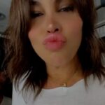 Daniela Santiago Instagram - Muy feliz de haber participado en esta obra Maestra , Muchas gracias @soyambrossi @javviercalvo por contar nuevamente conmigo , reviví muchos recuerdos de cuando me dirigisteis en veneno , fue especial. Y a todos mis compañeros con los que disfrute esos días os llevo ❤️. @sumacontent ❤️ #lamesias @movistarplus
