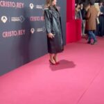Daniela Santiago Instagram - Last night premier @cristoreyserie Espectacular serie @atresplayer Súper enganchada desde el principio, tuve la gran suerte de disfrutar de los dos primeros capítulos y quiero deciros que es una Bomba no os lo perdáis el reparto es maravilloso y los protagonistas @belencuesta @jaimelorentelo están increíbles!! Emocionada de compartir este momento con mis queridas @barbararey_oficial @sofiacristo_cristo fue precioso ver sus caras al ver su vida en la pantalla grande lágrimas y muchas emociones! Muchas gracias a mi equipo @alteregotalenthouse ❤️ 👗 @koahari.spain @fabracomunicacion @mariaverardini 💖 #cristoyrey