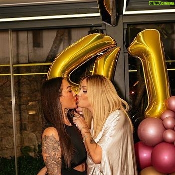 Daniela Santiago Instagram - Otro cumpleaños precioso rodeada de mi familia y amigos , Muchas gracias por hacerme sentir tan bonito !! Os ❤️!! Muchísimas gracias @ladiosamalaga por el trato tan exquisito y dejarlo todo perfecto!! Fotografía @alberreims 💖 Carrete 1 . Vienen muchas más !! 💖