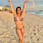Daniele Hypólito Instagram - Faça da fenix um exemplo quando se ver perdido renasça das cinzas🔥🔥🔥 #ela #praia #verão #danyhypolito #barra #amo