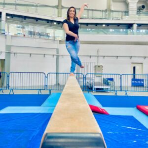 Daniele Hypólito Instagram - Olha quem voltou a pisar em uma trave rs 
Amo esse aparelho 🔥🔥🔥🇧🇷

#ginastica #brasil #atleta #danihypolito #amo #br #rj