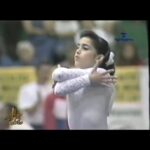 Daniele Hypólito Instagram - Hoje não é dia de #tbt mas OLHA ESSE ALERTA RARIDADE AQUI: Simplesmente Daniele Hypolito aos 1️⃣3️⃣ anos de idade na final de solo do Campeonato Pan-Americano de 1997!!! Espevitada, a pequena Dani lançou uma série com: Duplo mortal esticado, Tempo tripla, Dupla pirueta de frente e Dupla pirueta e meia bate mortal. 😧🥵🔥 Diga lá: Espetacular! 🎥 Lucho’s Gymnastics #LoteriasCAIXA @loteriascaixaoficial #PreventSenior #Estacio #Neutrox #Vivo #Piracanjuba @preventsenior @newonoficial @neutrox @vivo @oficialpiracanjuba