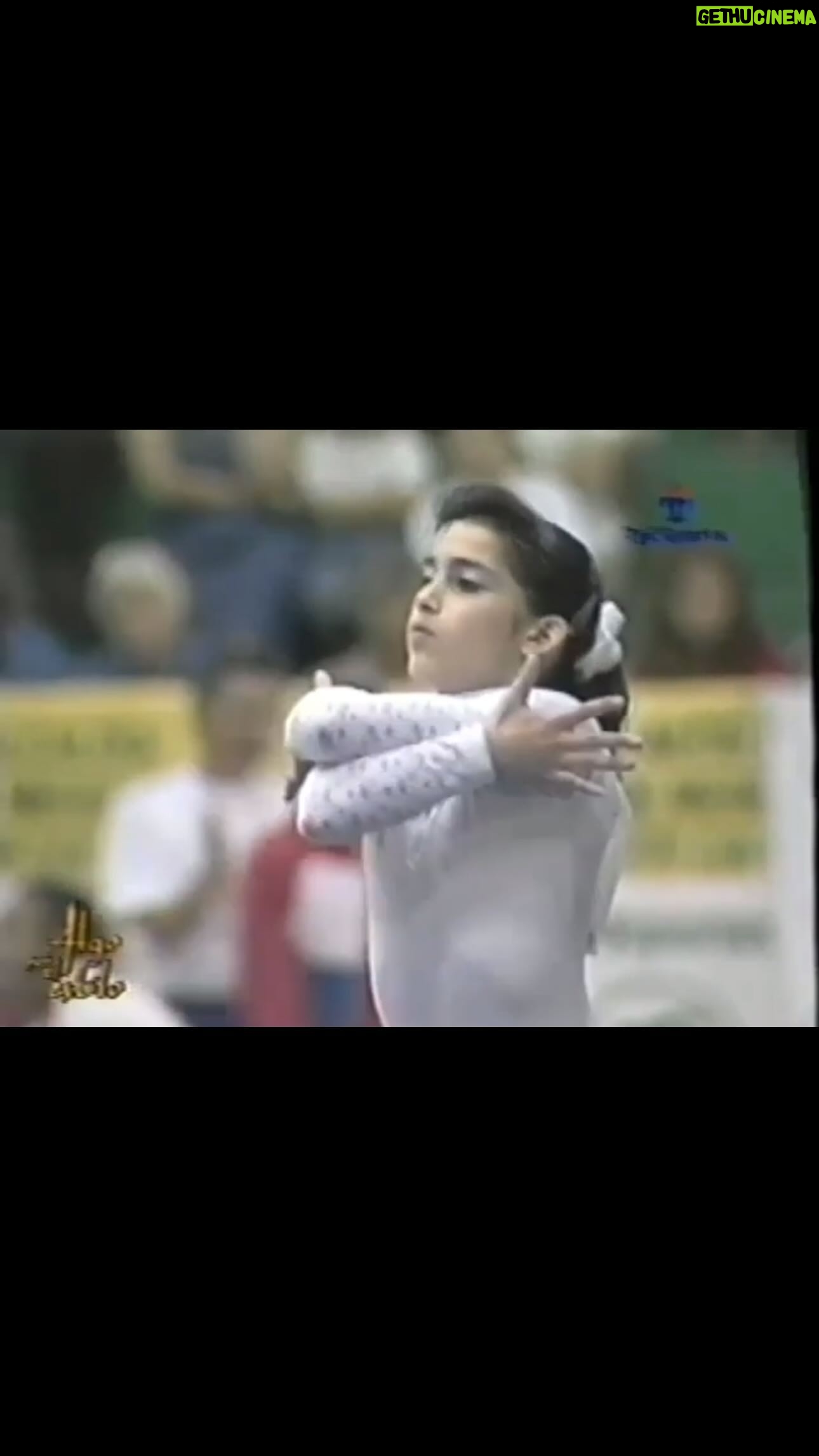 Daniele Hypólito - 6.7K Likes - Hoje não é dia de #tbt mas OLHA ESSE ALERTA RARIDADE AQUI: Simplesmente Daniele Hypolito aos 1️⃣3️⃣ anos de idade na final de solo do Campeonato Pan-Americano de 1997!!!
Espevitada, a pequena Dani lançou uma série com: Duplo mortal esticado, Tempo tripla, Dupla pirueta de frente e Dupla pirueta e meia bate mortal. 😧🥵🔥
Diga lá: Espetacular!
🎥 Lucho’s Gymnastics
#LoteriasCAIXA @loteriascaixaoficial #PreventSenior #Estacio #Neutrox #Vivo #Piracanjuba @preventsenior @newonoficial @neutrox @vivo @oficialpiracanjuba