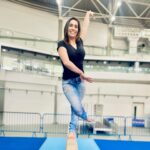 Daniele Hypólito Instagram - Olha quem voltou a pisar em uma trave rs Amo esse aparelho 🔥🔥🔥🇧🇷 #ginastica #brasil #atleta #danihypolito #amo #br #rj