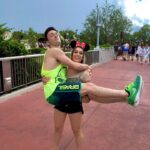 Daniele Hypólito Instagram - Esse é meu irmão caçula @diegohypolito 😂😂😂 Tbt de Hoje 🥰 #viagem #eles #irmaos #danyhypolito #brasil #disney #amo #eua