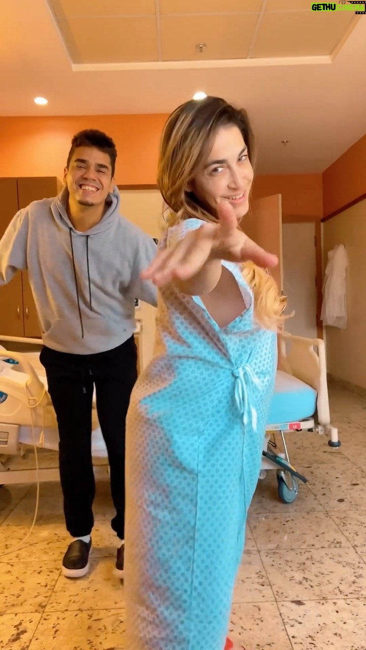 Daniele Hypólito - 35.1K Likes - Olha quem recebeu alta!
Obrigado por todas orações, obrigado meus Deus 🙏🏼
Obrigado doutor @master.reposicaohormonal doutora @drajanainakopp.orl
#vitoria #deus #saude #fabiocastro #danyhypolito #alta #challenge #amor #felicidade #paixao