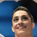 Daniele Hypólito Instagram – Não construímos nossa história longe dos outros. A conexão é fundamenta, obrigado Brasil !!!
#brasil #ginastica #ela #danyhypolito #mundial #olimpiada #rainha