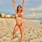 Daniele Hypólito Instagram - Faça da fenix um exemplo quando se ver perdido renasça das cinzas🔥🔥🔥 #ela #praia #verão #danyhypolito #barra #amo