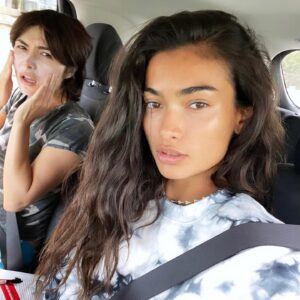 Daniella Pineda Instagram - Can you guess which one of us is a Victoria Secret model? #challenge #betyoucan’t #ya’lltwins?