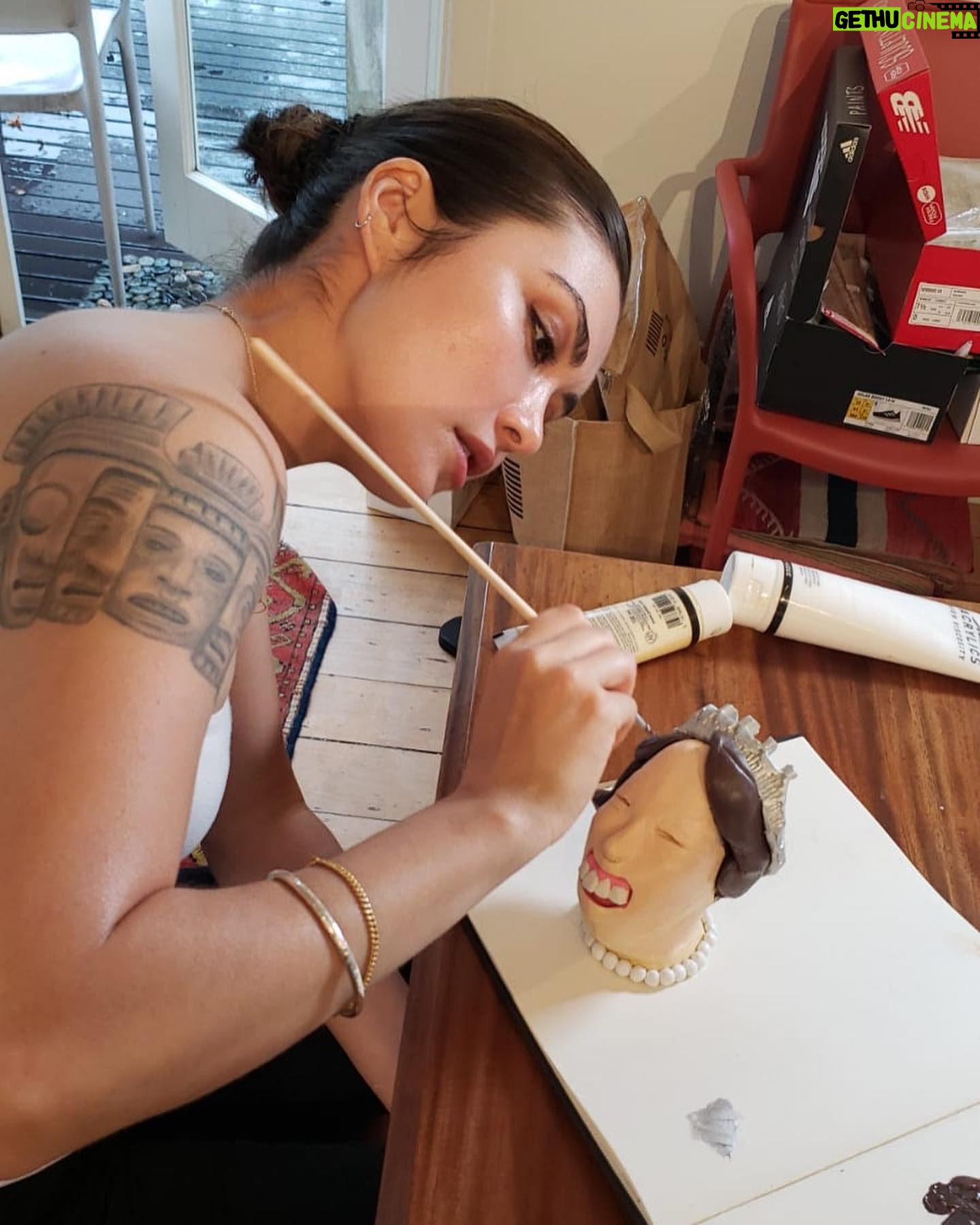 Daniella Pineda - 2.8K Likes - āYAS QUEENā
.
.
.
Acrylic and Clay.
By me!