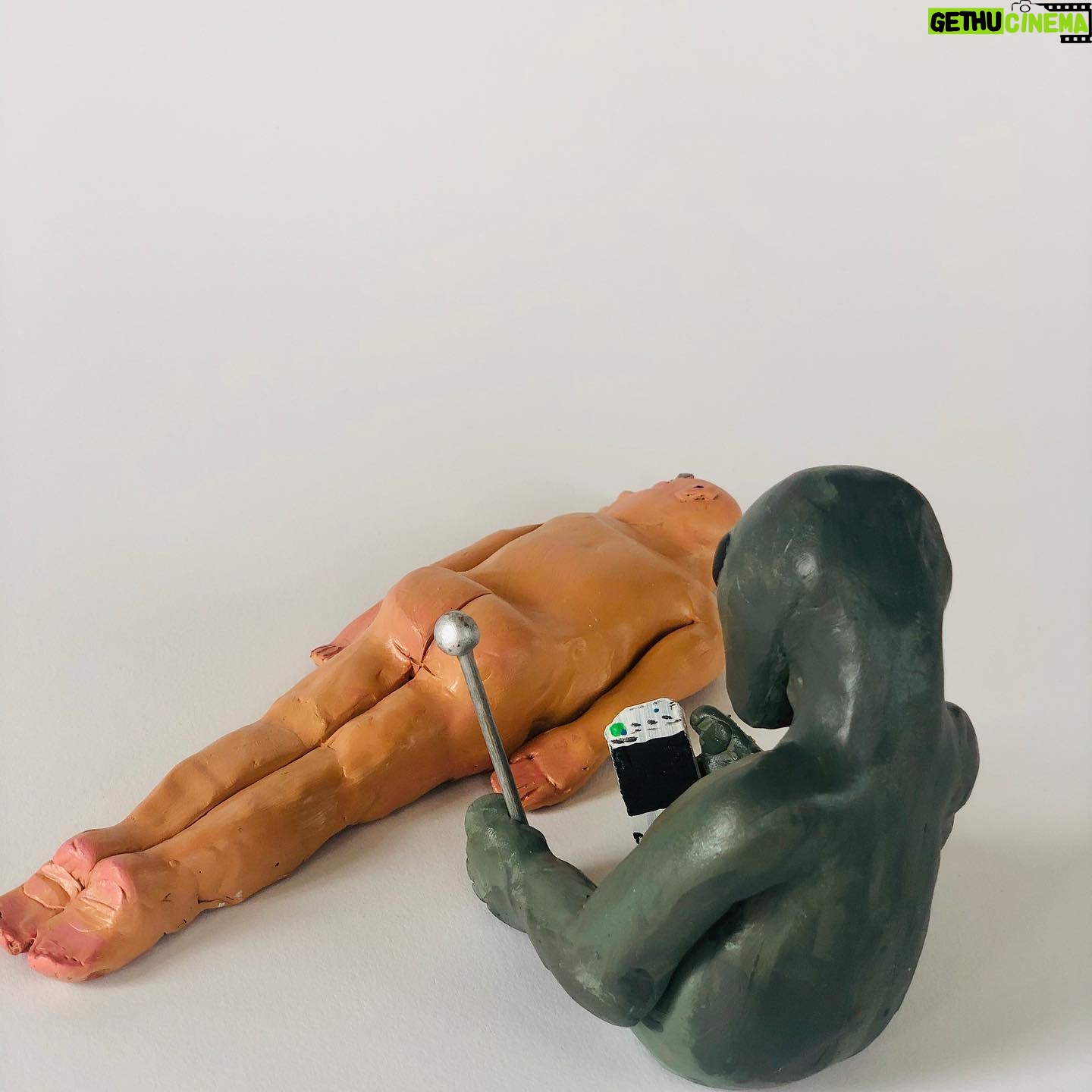 Daniella Pineda - 2.4K Likes - āET probe home.ā
ā¢
ā¢
Acrylic and clay. By me.