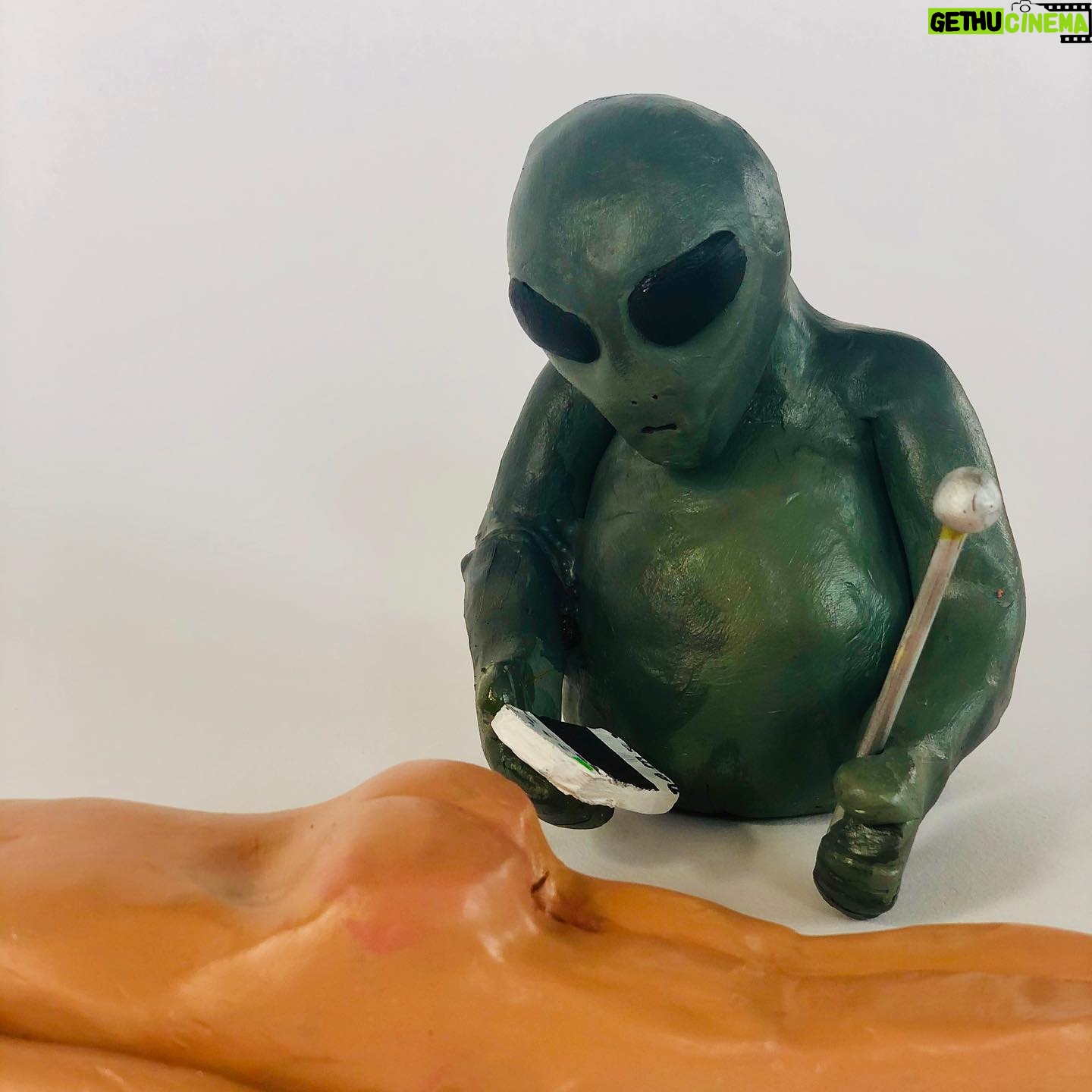 Daniella Pineda - 2.4K Likes - āET probe home.ā
ā¢
ā¢
Acrylic and clay. By me.