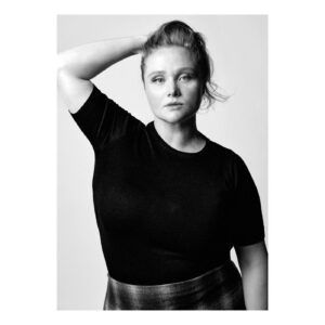 Danielle Macdonald Instagram - Thank you @storyandrain 💕

Hair || @ditadoeshair 
Make Up || @andremakeup 
Photos || @mrusch 
Words || @tamararappa 

* Swipe for my fav things *