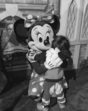 Danielle Clyde Instagram - Este si es el lugar más feliz del mundo. #Disneyland
.
@disneyland 
@disneyparks