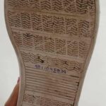 Danielle Clyde Instagram - *Me lo mandó una mamá y lo comparto por la importancia que tiene* Cuando mis hijos estaban pequeños y salíamos a alguna tienda o paseo, siempre anotaba mi celular en algún lugar de sus zapatos... Porque? No sabemos que pueda pasar... Cuando salíamos siempre les decía, si en algún momento no me ves cerca por cualquier razón, busca un grupo de chicas de esas que siempre están con el celular, acércate, quítate el zapato y dile, por favor me ayudas a marcarle a mi mamá? El teléfono está en mi zapato... Te lo platico para que lo hagas también. No está de más tomar precauciones. Los niños en momentos criticos se bloquean y si se sabian tu numero en un segundo se les olvidara asi a dales esta opción. Anota tu celular en sus zapatos y que caminen seguros sabiendo que te pueden localizar.