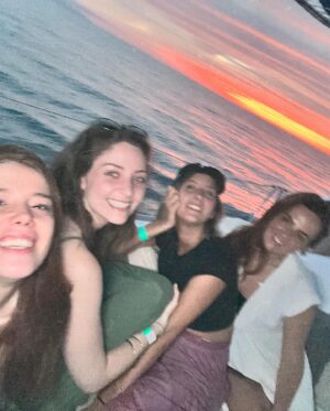Danielle Clyde Instagram - Best weekend 🤍
.
@visitpuertovallarta fotos en @majahuitas