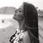 Danielle Clyde Instagram - Si le vas a dar importancia a algo, que sea a lo que te motive a crecer, a lo que te inspire a crear, a lo que te permita ser.