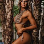 Danielle Louise Instagram - Happy Wednesday everyone 🥰 Well, here’s me next to a tree 🌴 Shooting for @fitnessgurls MUA @dear.salem 📷 @illite.fotos