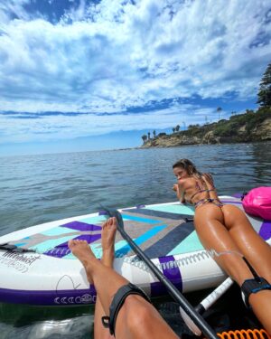 Danielle Mathers Instagram - Dance with the waves 💃🏼
Move with the sea 🌊 
Let the rhythm of the water set your soul free ✨
•
•
•
•
#pauhana #standuppaddle #paddleboarding #heaven #opensea #monday #mantra #sandiego #grateful #ocean #life #beachbum #view