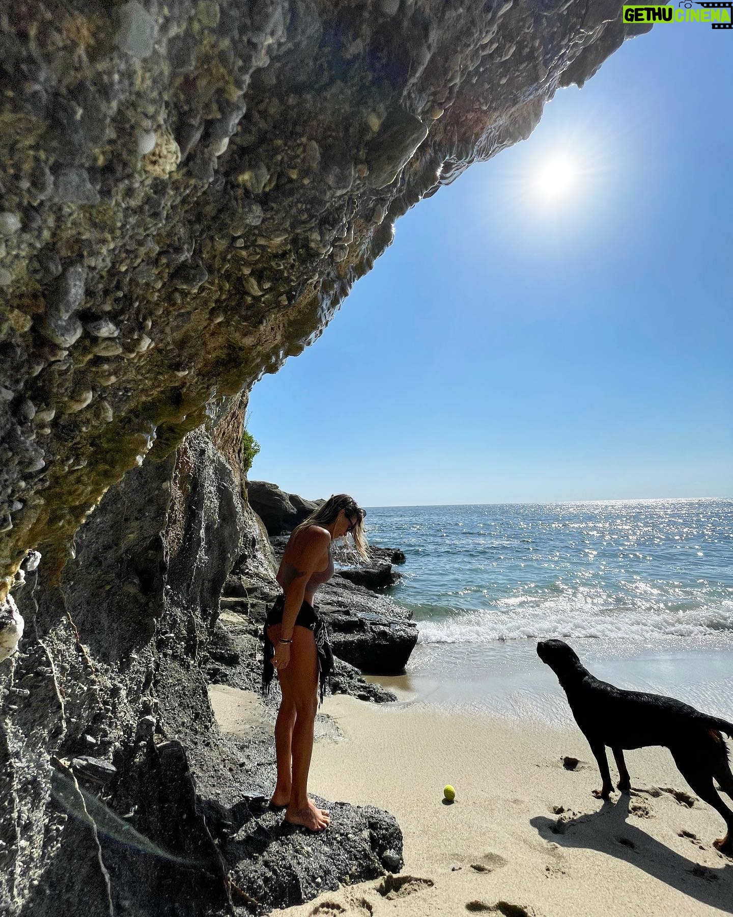 Danielle Mathers Instagram - Baby 🌊 • • • • #murphymathrrs #paradise #secretspot #lagunabeach #thankful #goodmorning #home #girls #amigas