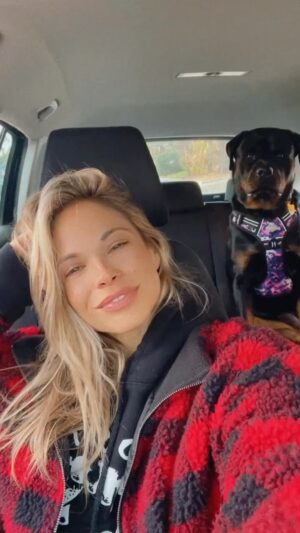 Danielle Mathers Instagram - Rottweiler mode activated 
🐕‍🦺🦴🐾💕
🔊🆙