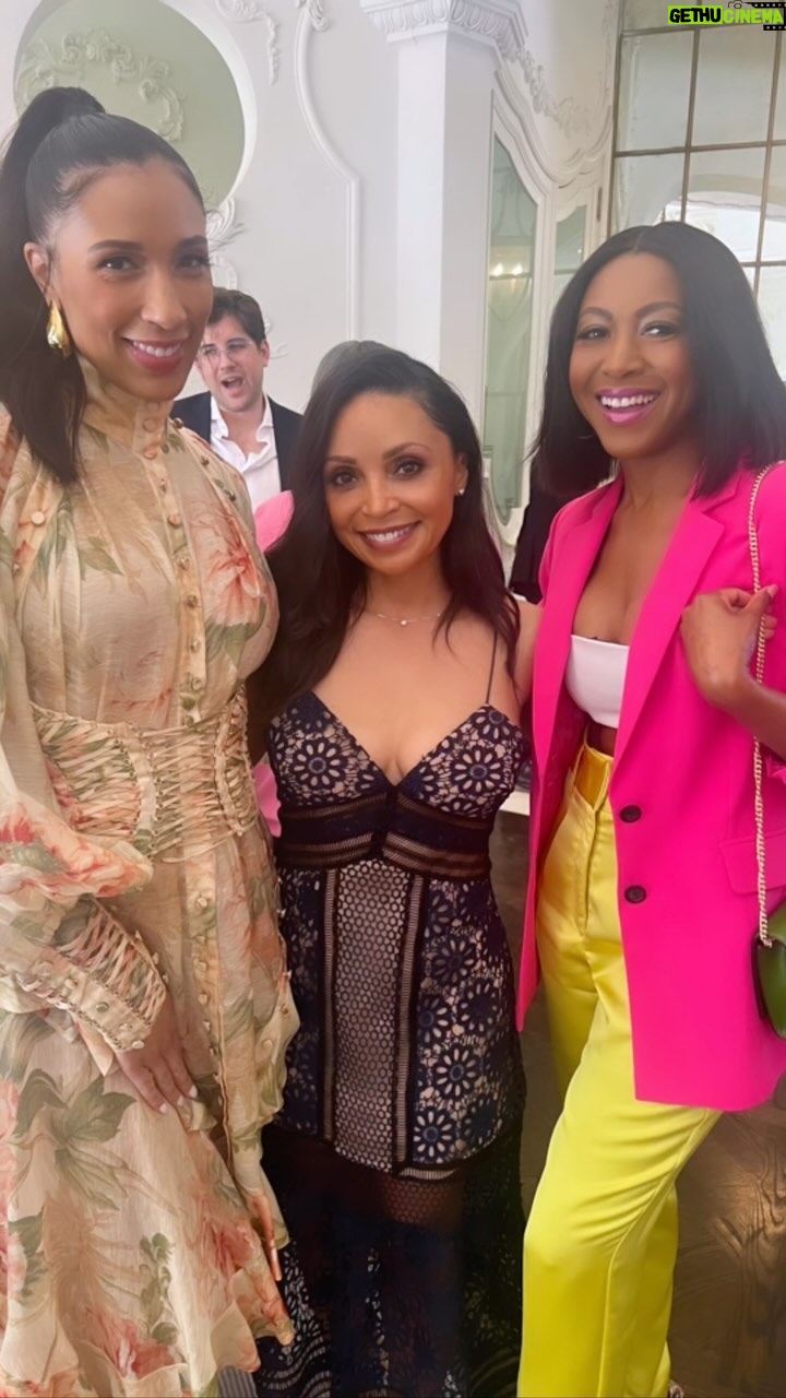 Danielle Nicolet Instagram - Weekend brunch vibes with the @therealhartbeat family… #happiness