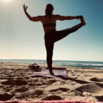 Danielle Nicolet Instagram – Springtime is coming ☀️ got me feelin’ groovy… 🧘🏽♀️