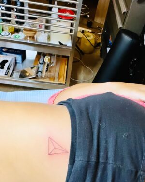 Danielle Nicolet Instagram - So many pics I want to share about tonight’s episode, but they’re all spoilers! So instead, here’s pics of the tattoo I got while shooting tonight’s episode 🖋️😁