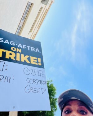Danielle Nicolet Instagram - #UNIONSTRONG💪🏽 - Grateful to have such a wonderful base of friends to be on the picket lines with! All of @sagaftra & @wgawest are sticking together fighting the good fight!