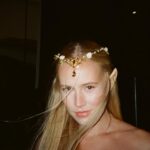 Danika Yarosh Instagram - patiently waiting to play an elf warrior princess… putting it out into the universe 🧝🏻‍♀️🗡️🏹🌿🌙✨🦌