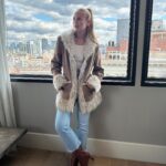 Danika Yarosh Instagram - ☁️🧸🏙️🤎🍂🚖 @11_howard