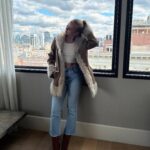 Danika Yarosh Instagram - ☁️🧸🏙️🤎🍂🚖 @11_howard