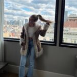 Danika Yarosh Instagram - ☁️🧸🏙️🤎🍂🚖 @11_howard
